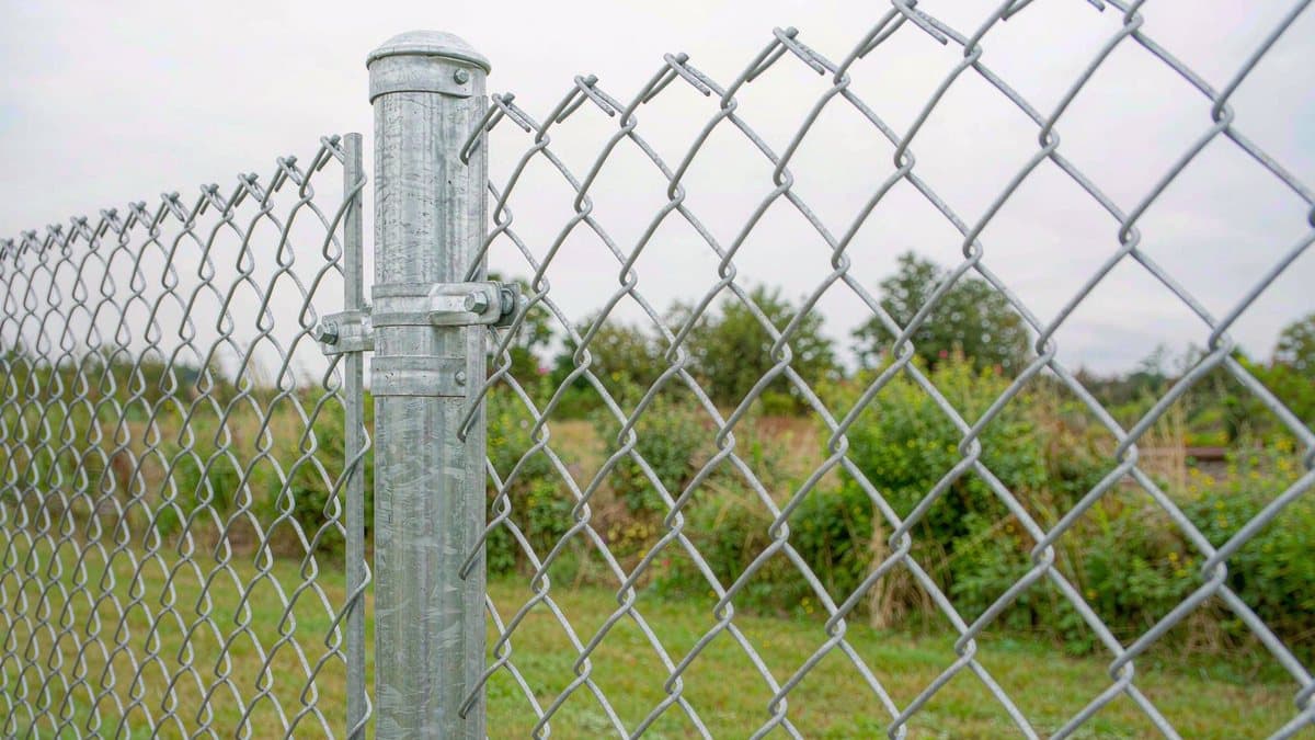 Chain Link Fence Specification Guide: Wire Gauge, Mesh and Coating Explained